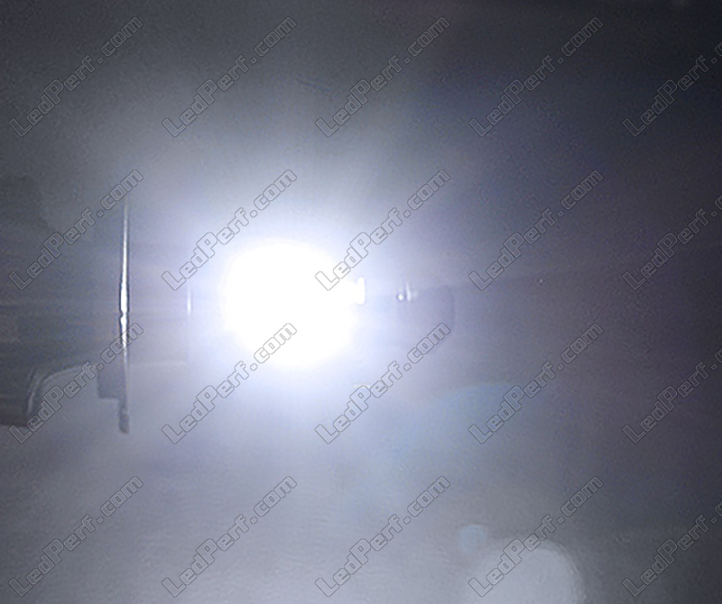 Kit AMPOULES H4 bi-LED Ventilées FF2 - 5000/6000Lms - 6000°K - Taille Mini  Lampe de voiture LED - France-Xenon
