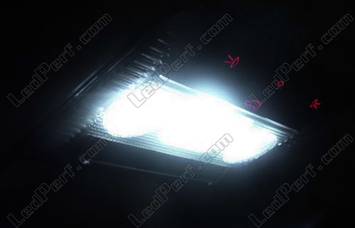 2 ampoules à LED blanc éclairage lumière du plafonnier pour Alfa Romeo 145