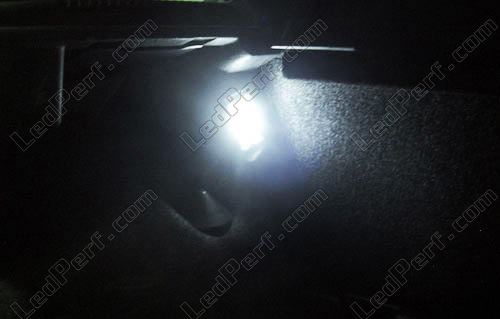 Améliorer l'éclairage du coffre en ajoutant des LED - Renault Clio 2 