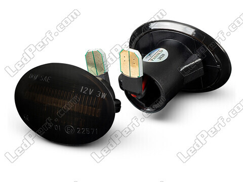 Vue de profil des répétiteurs latéraux dynamiques à LED pour Fiat 500 L - Version noire fumée