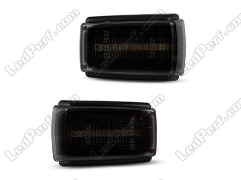 Vue de face des clignotants latéraux dynamiques à LED pour Volvo V70 - Couleur noire fumée
