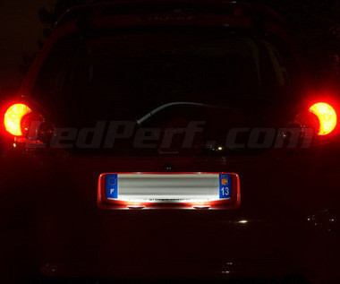 changement d'ampoule de plaque arrière d'immatriculation - Peugeot - 107 -  Diesel - Auto Evasion