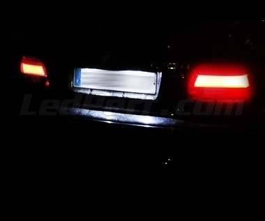 Changer une ampoule de plaque d'immatriculation arrière sur BMW Série 5 - Tutoriels  Oscaro.com, ampoule immatriculation 