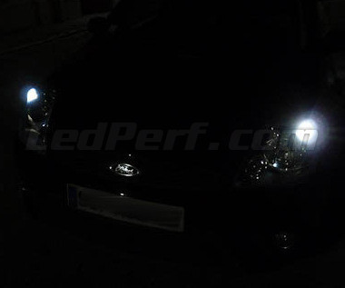 FORD Fiesta MK6 vert 4-led XENON bright side faisceau lumineux ampoules paire mise à niveau